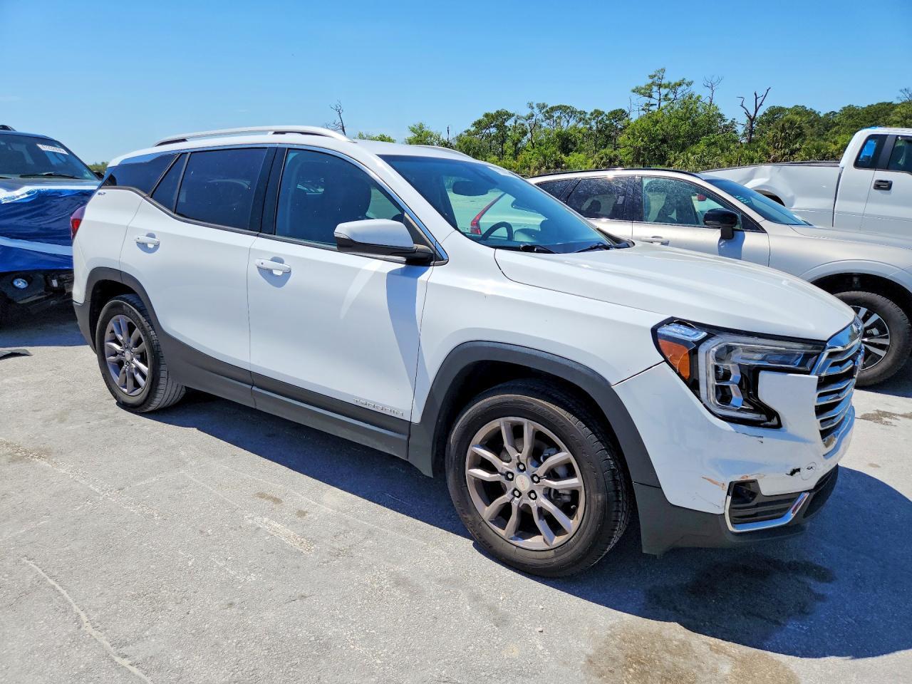 2023 GMC Terrain - Image 4