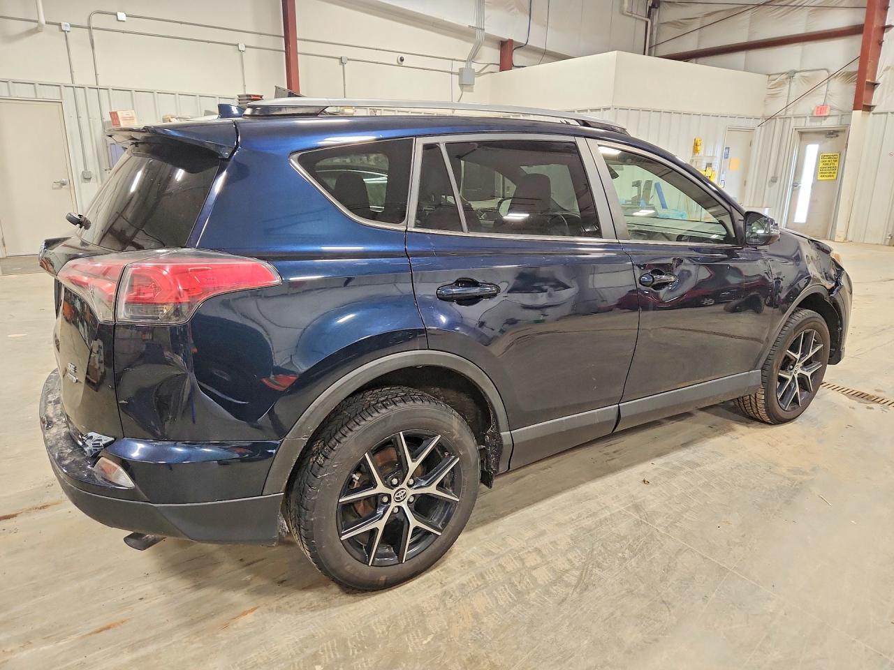 2017 Toyota Rav4 Se - Фото 3