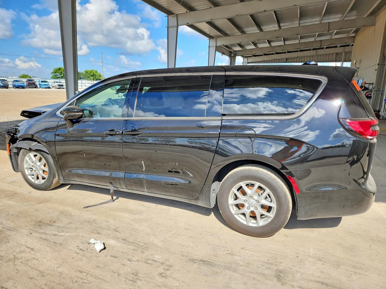 2026 Chrysler Pacifica Select - Image 2