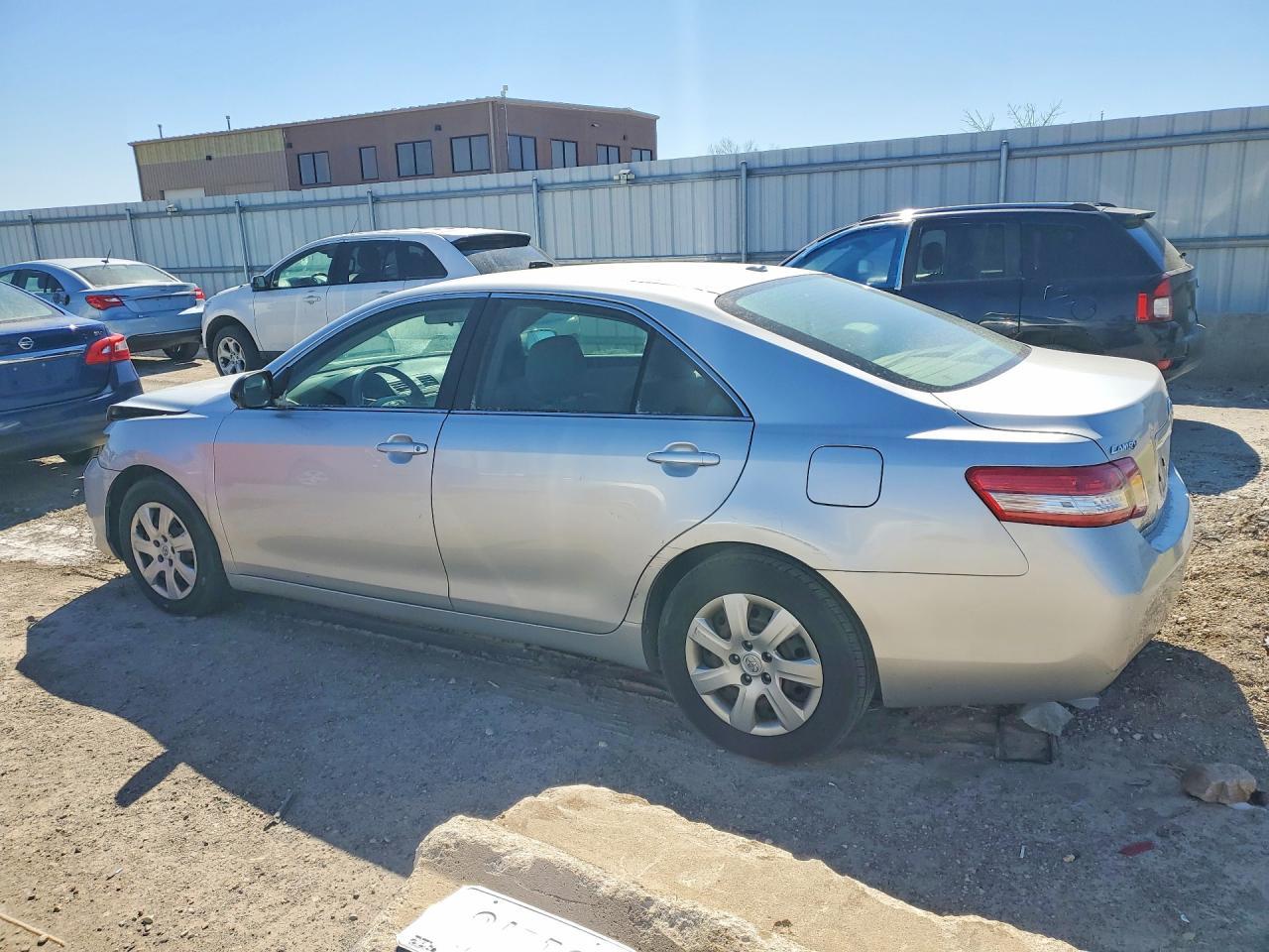 2010 Toyota Camry Le - Image 2