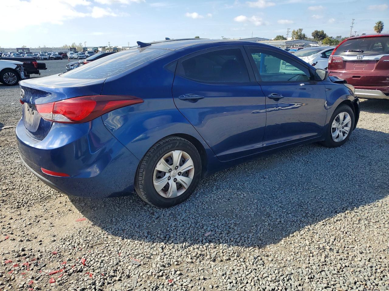2016 Hyundai Elantra Se - Image 3