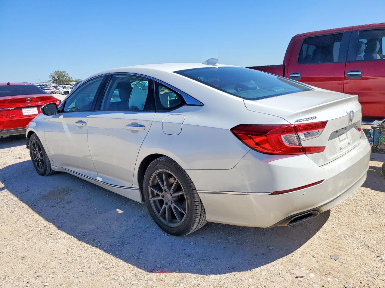 2018 Honda Accord Touring - Фото 2