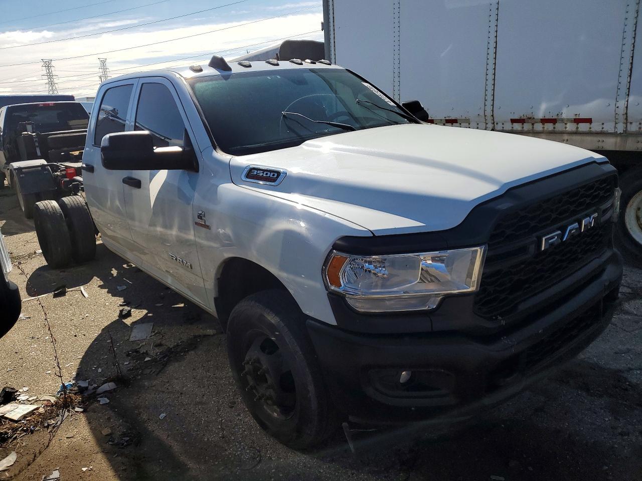 2022 Ram 3500 Truck Cab And Chassis - Фото 4