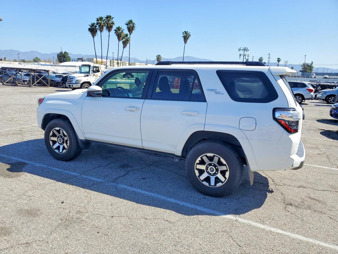 2022 Toyota 4Runner Sr5 Premium - Фото 2