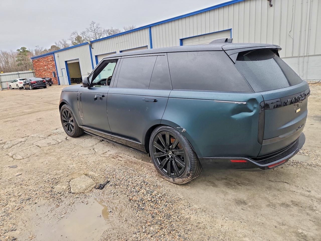 2025 Land Rover Range Rover Autobiography - Image 2