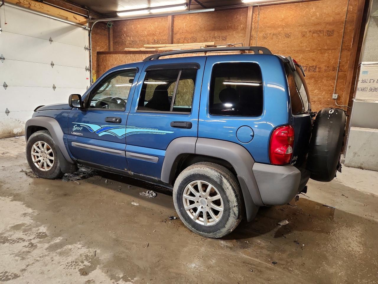 2004 Jeep Liberty Sport - Фото 2