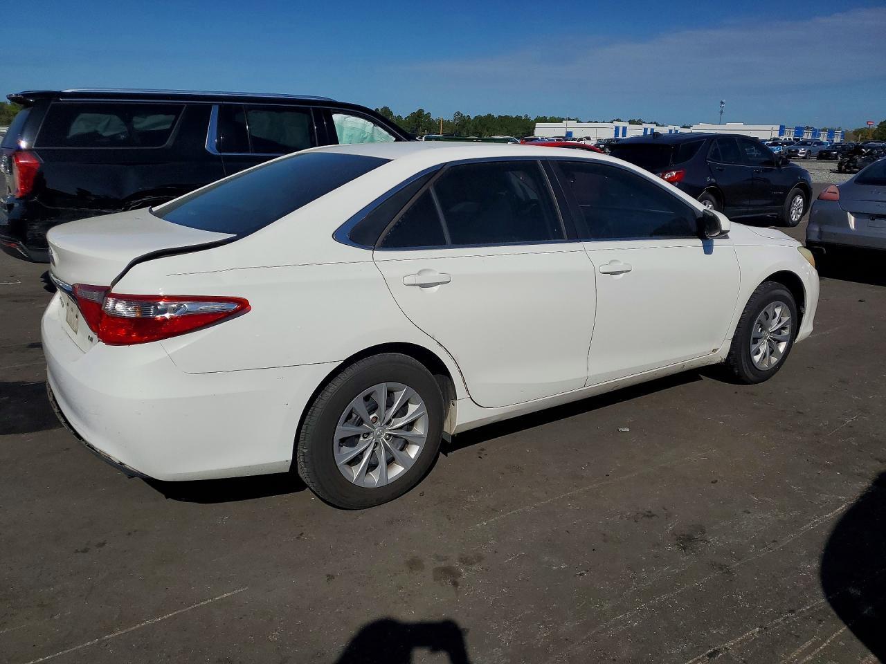2016 Toyota Camry Le - Фото 3