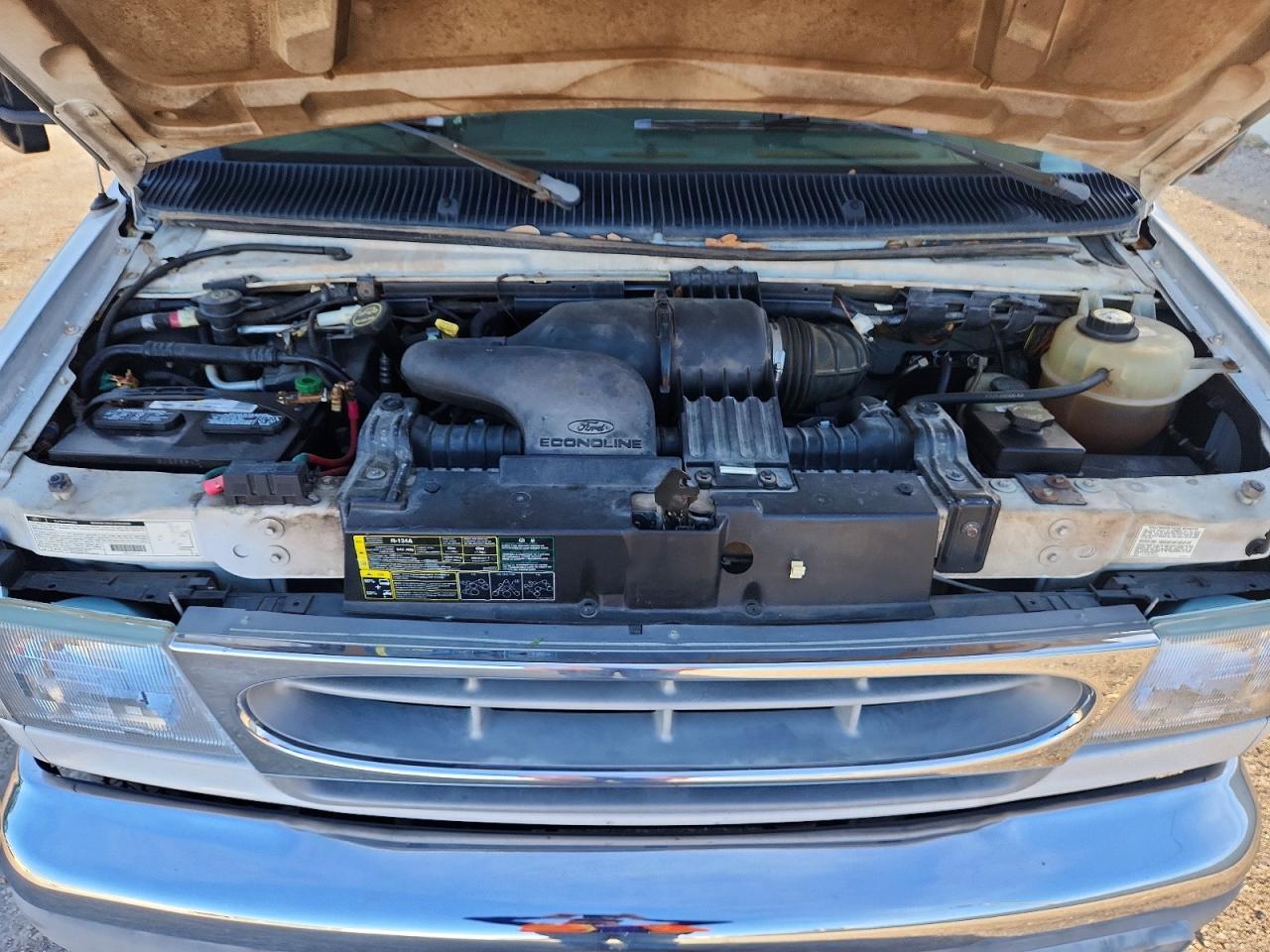 2002 Ford Motorhome Chassis - Image 7