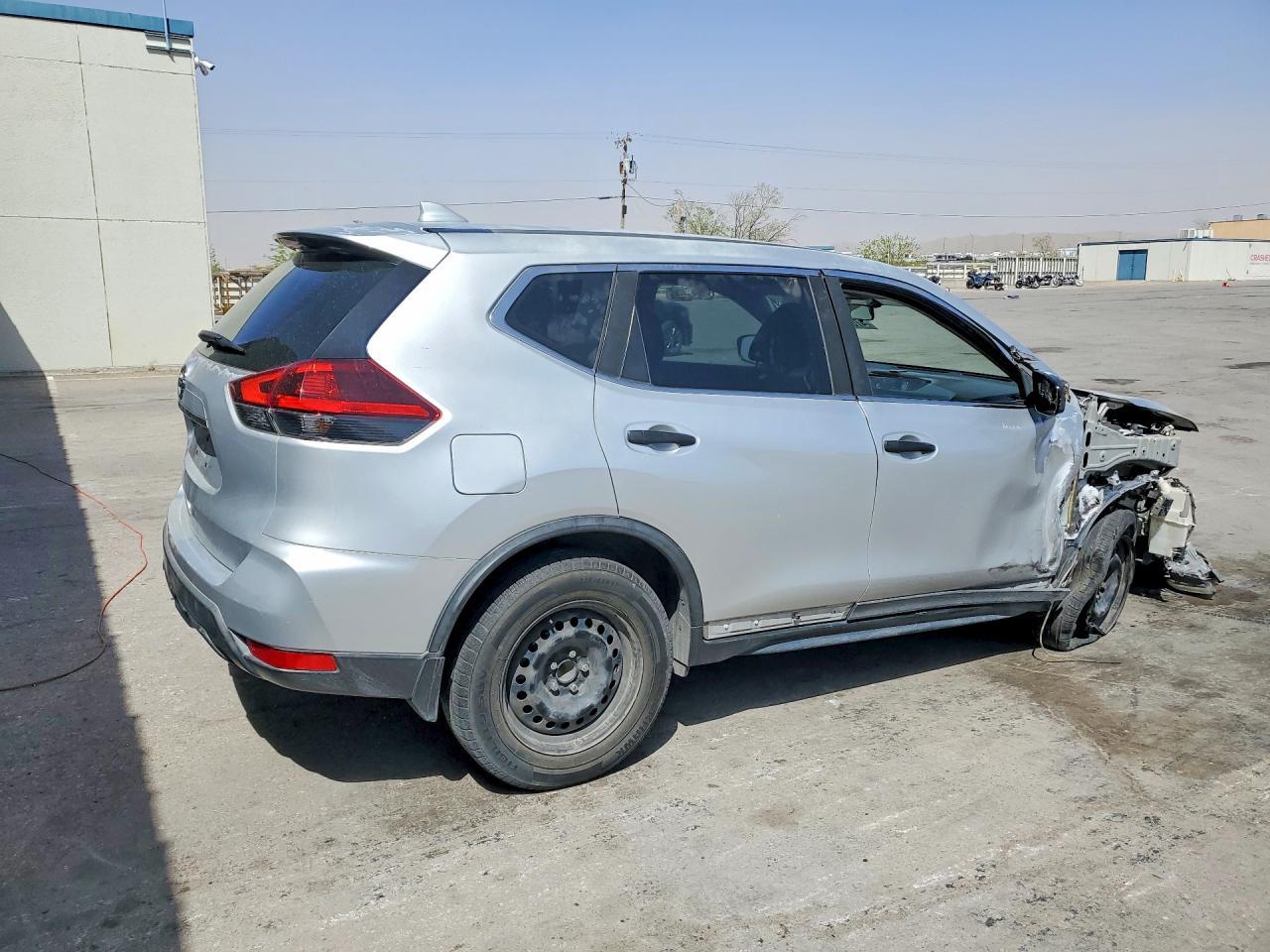2018 Nissan Rogue S - Image 3