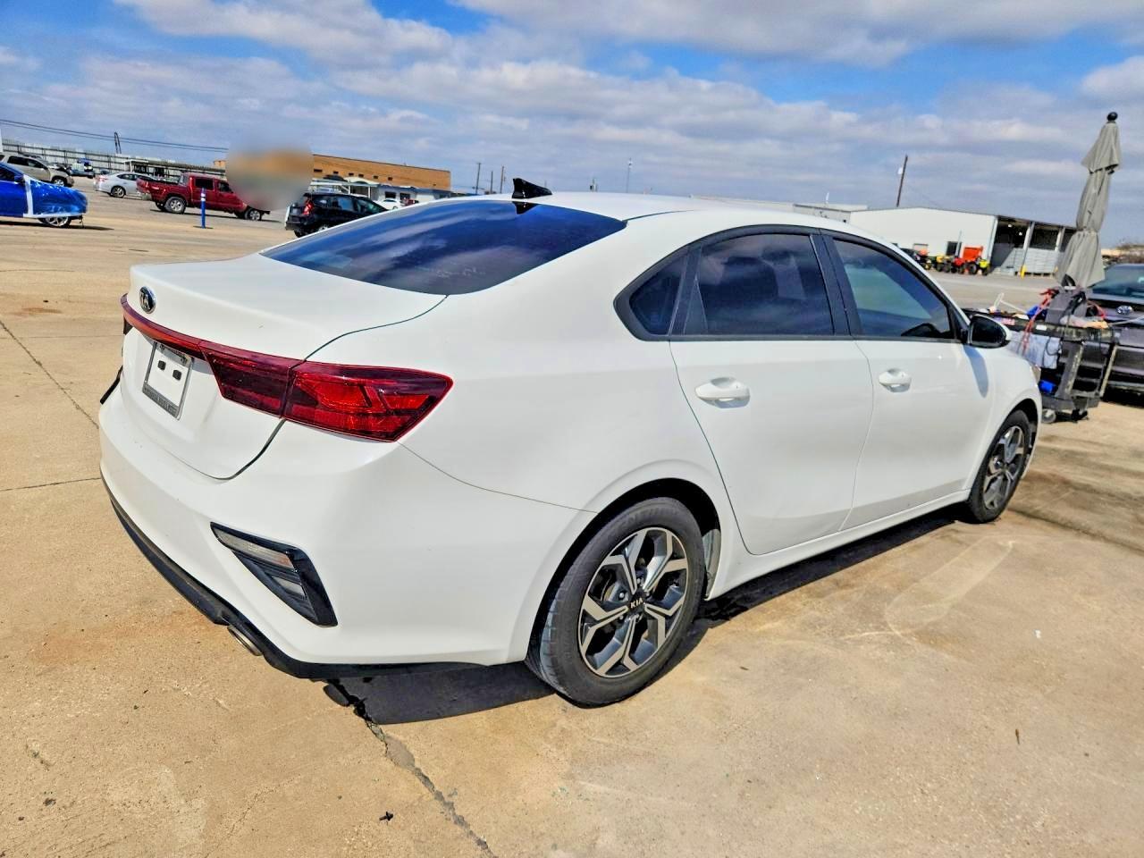 2021 Kia Forte Lxs - Фото 3