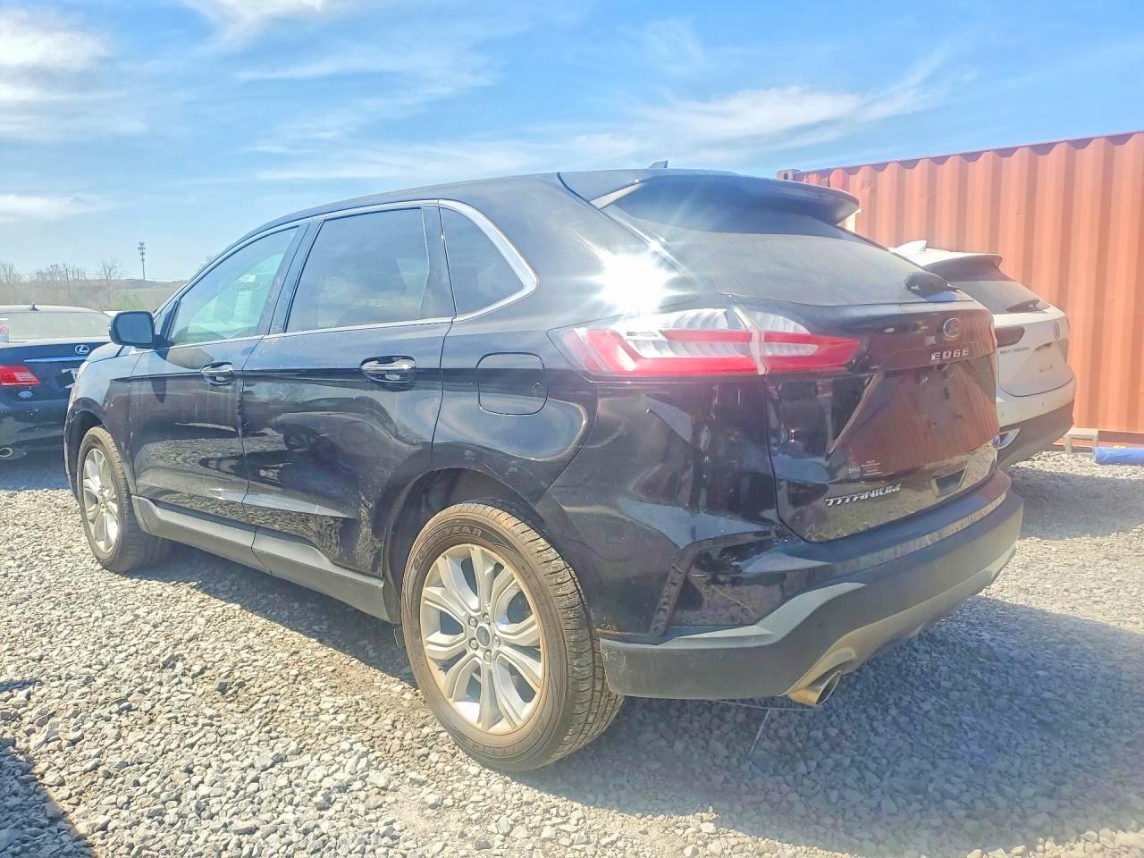 2023 Ford Edge Titanium - Image 2