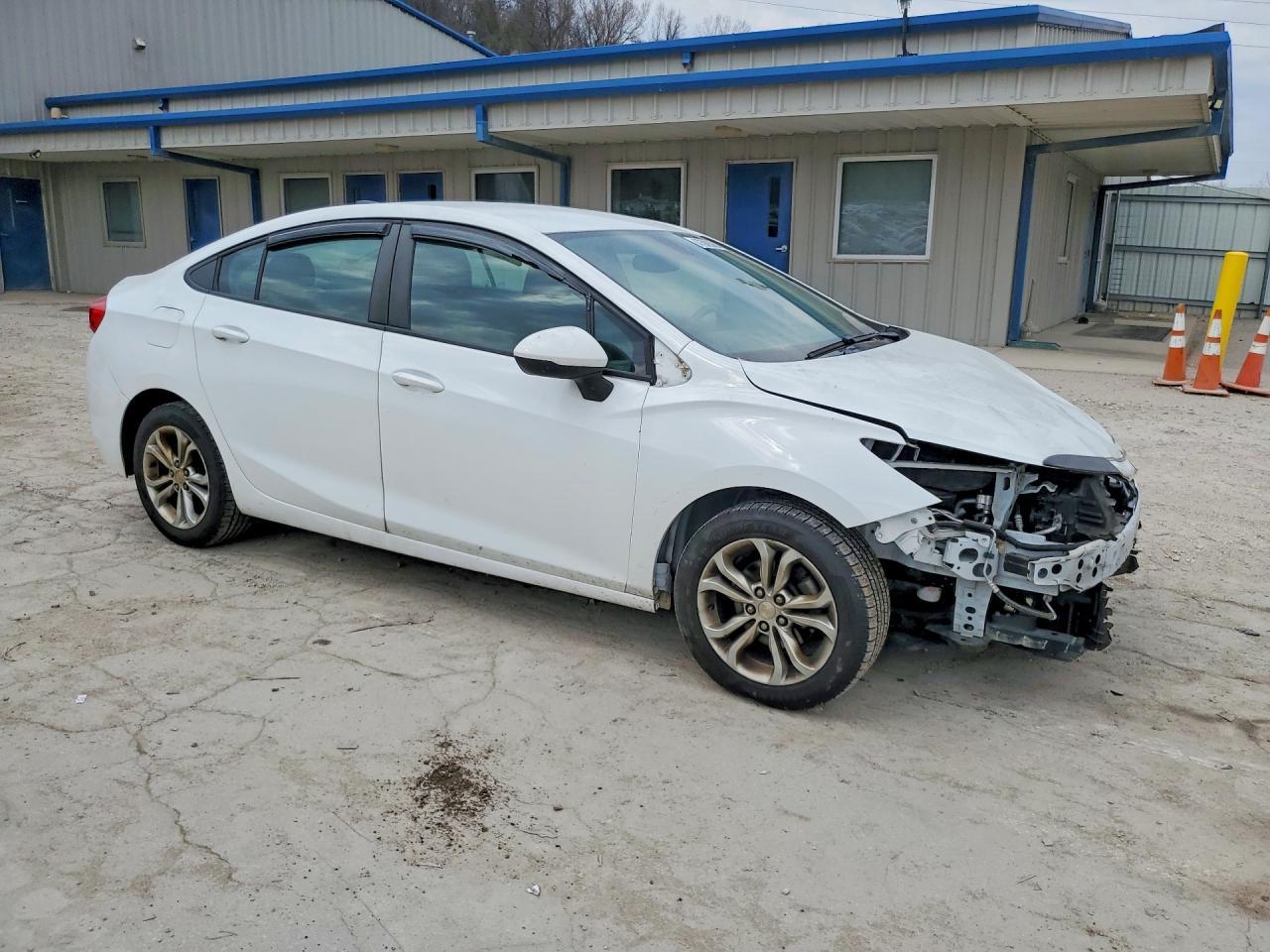 2019 Chevrolet Cruze Ls - Фото 4