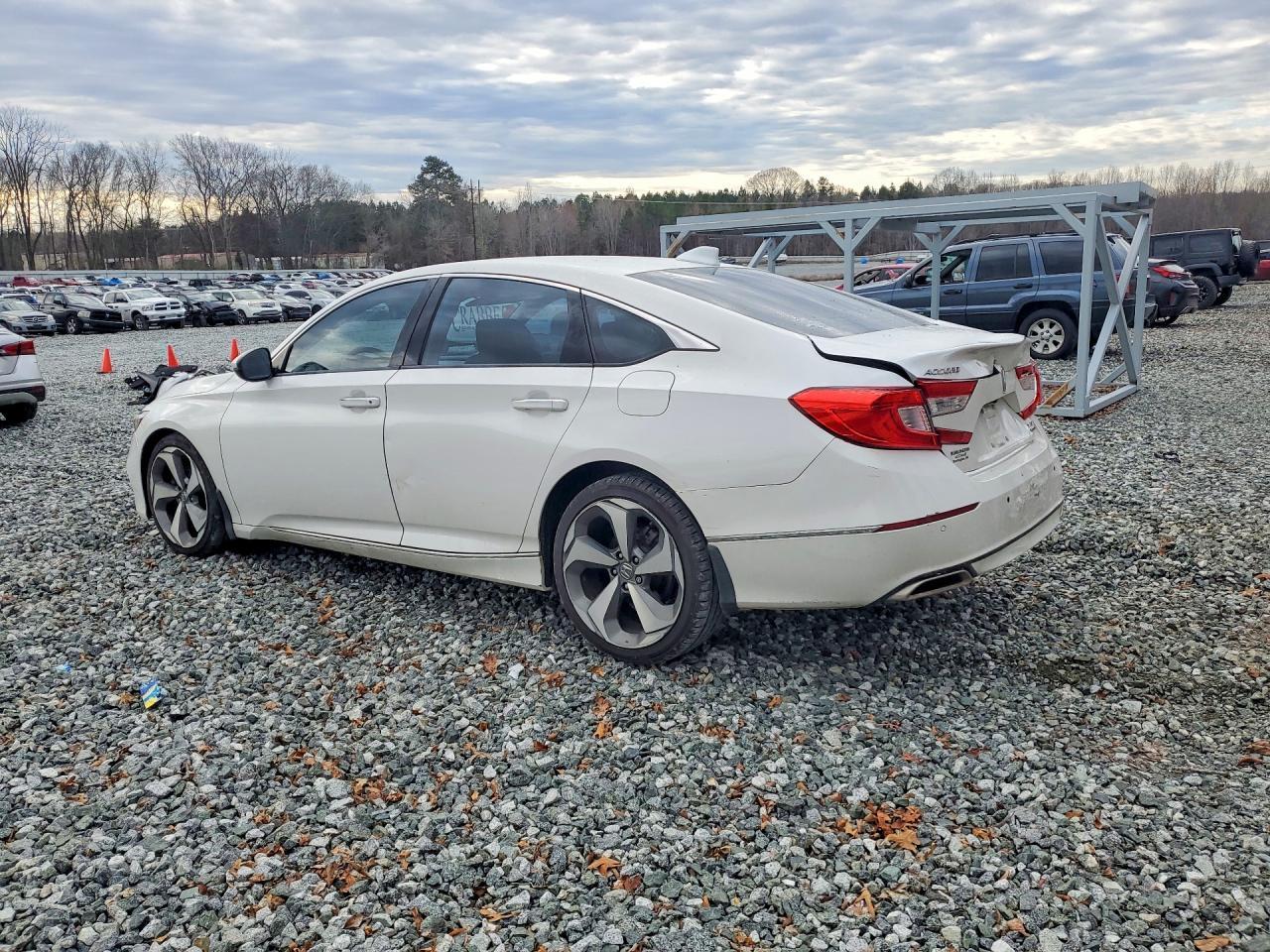 2019 Honda Accord Touring - Image 2