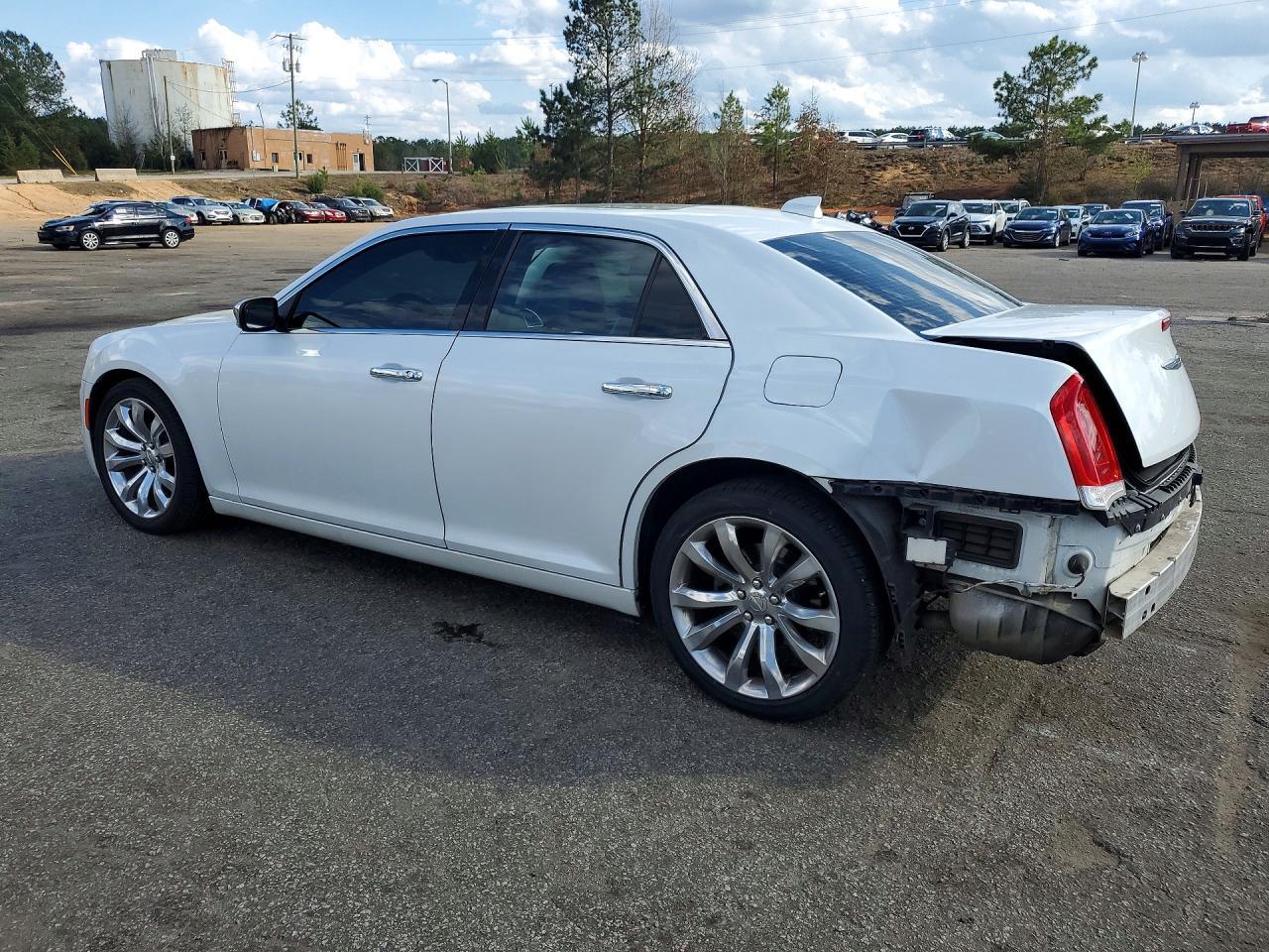 2016 Chrysler 300C - Фото 2