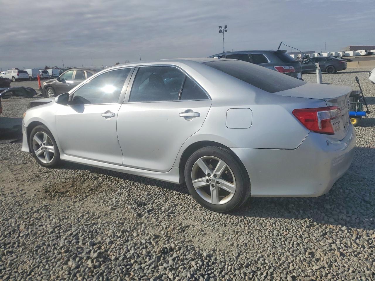 2013 Toyota Camry Se - Image 2