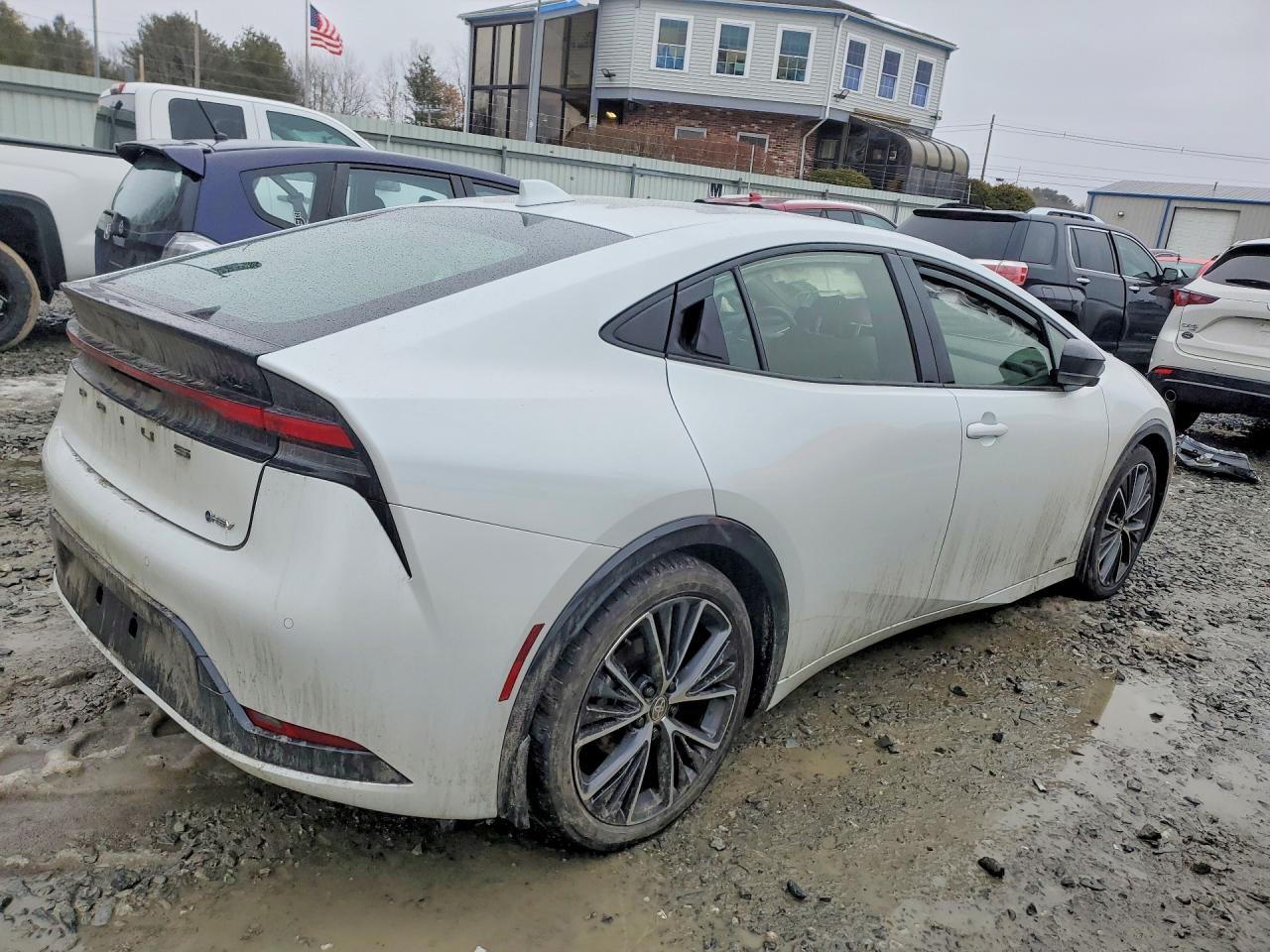 2025 Toyota Prius Xle - Фото 3
