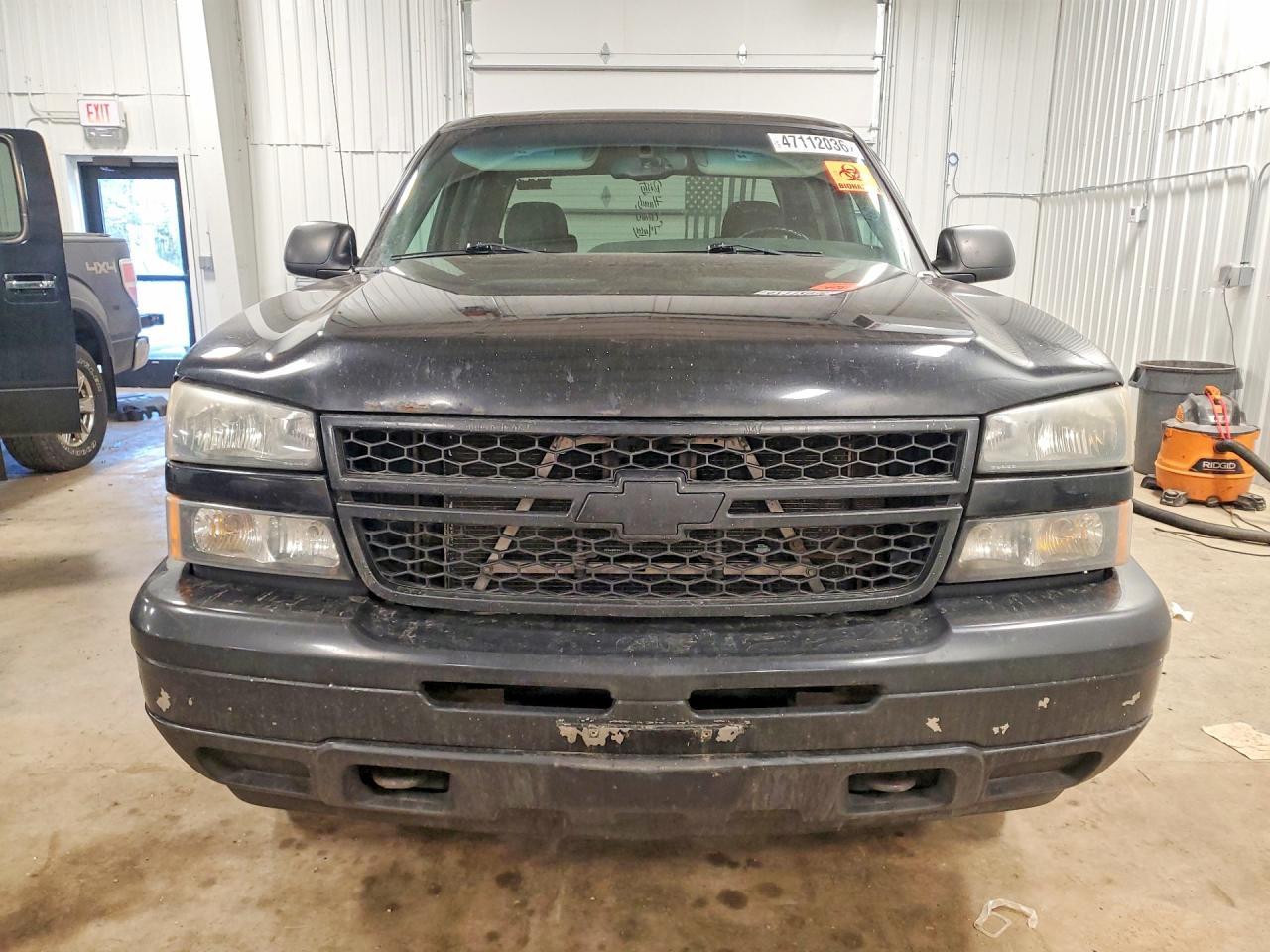 2007 Chevrolet Silverado K1500 Classic Crew Cab - Image 5