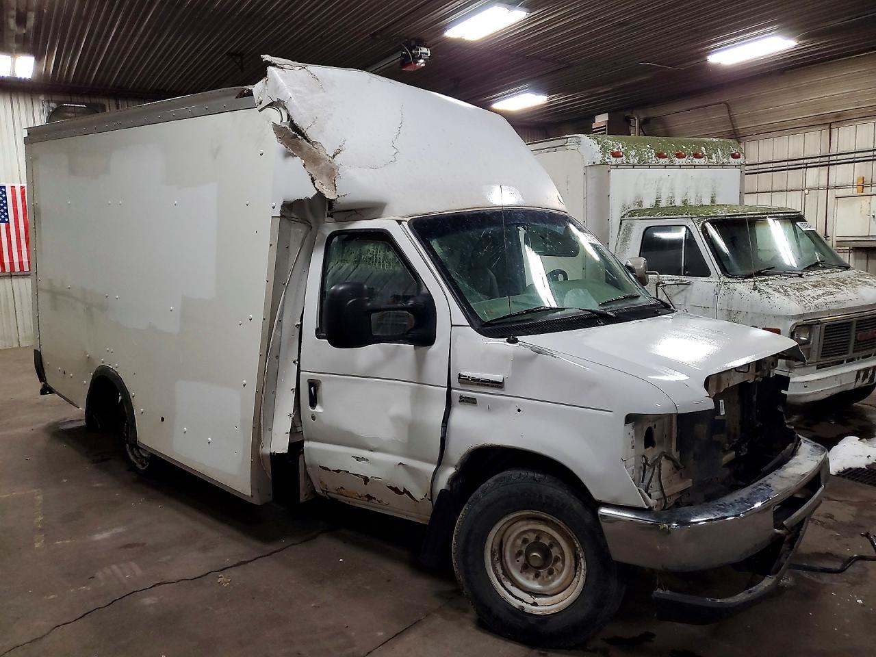 2018 Ford Econline - Image 4