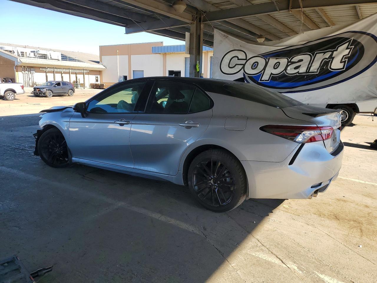 2022 Toyota Camry Hybrid Xse - Фото 2