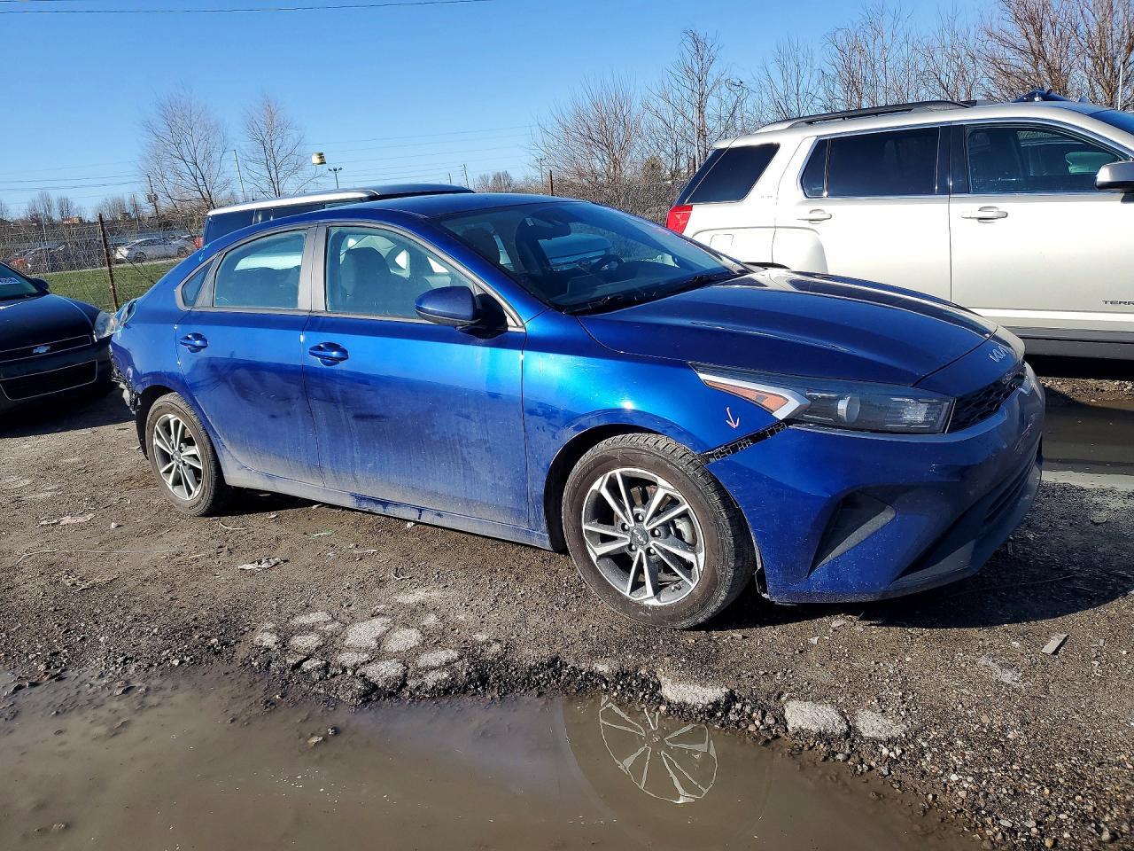 2023 Kia Forte Lxs - Image 4