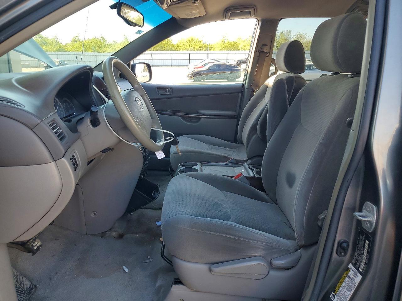 2005 Toyota Sienna Le 7 Passenger - Фото 7