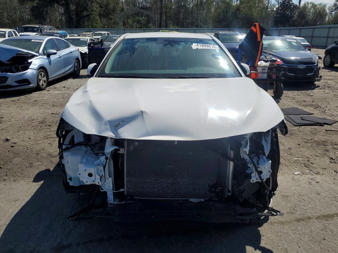 2019 Toyota Camry Le - Фото 5