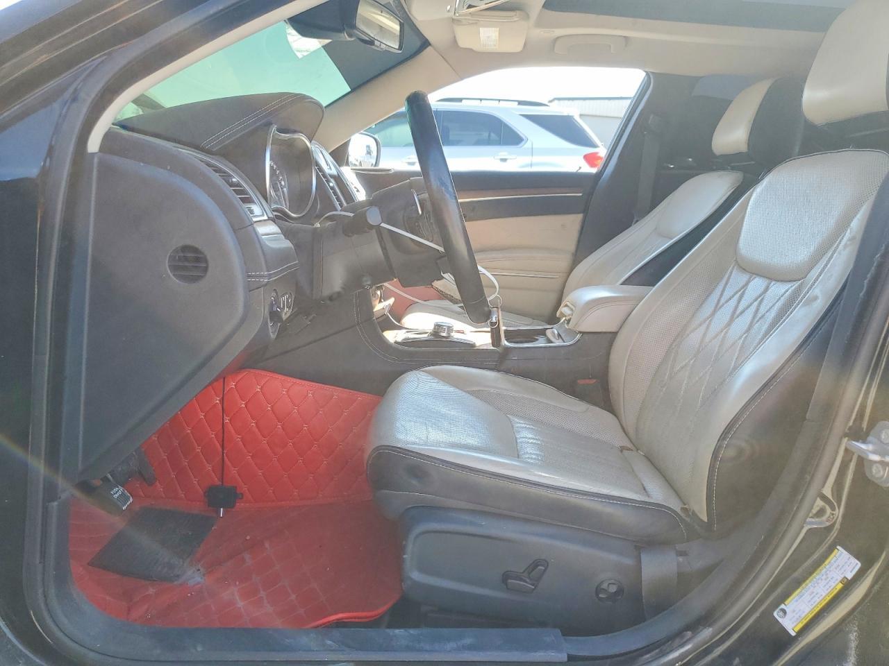 2019 Chrysler 300C - Image 7