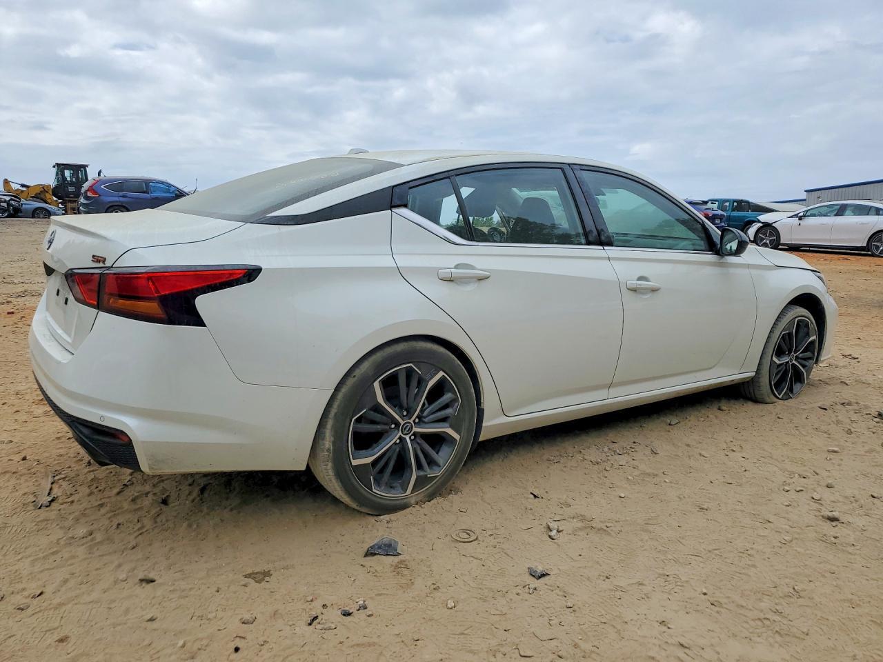 2025 Nissan Altima 2.5 Sr - Image 3