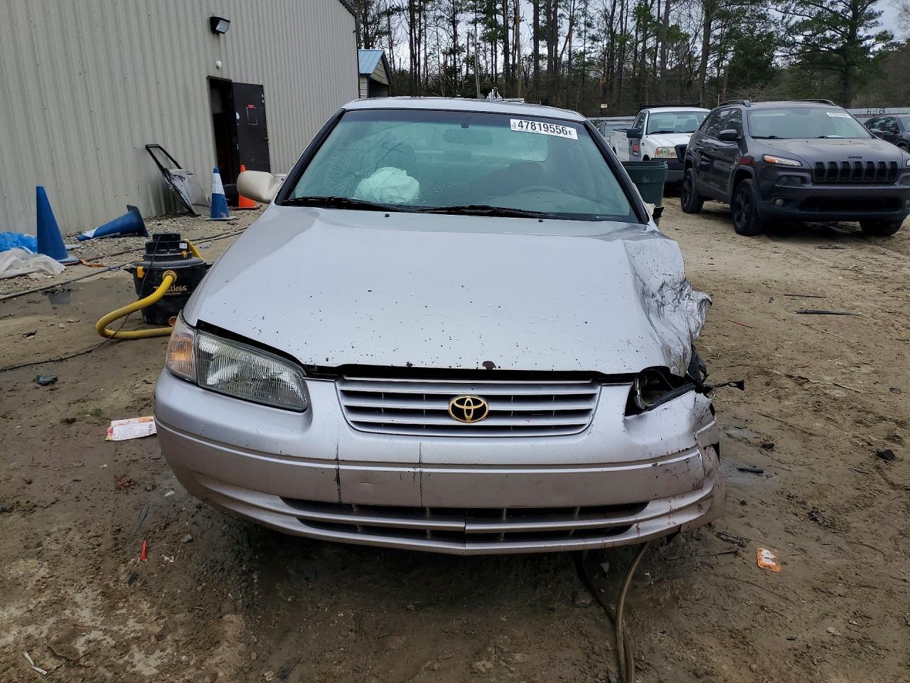 1998 Toyota Camry Le - Image 5
