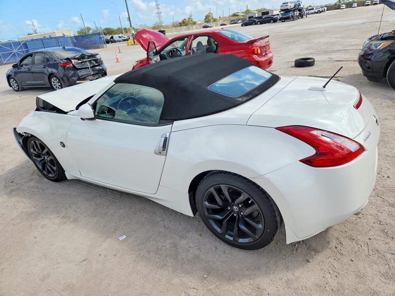 2017 Nissan 370Z Roadster - Image 2