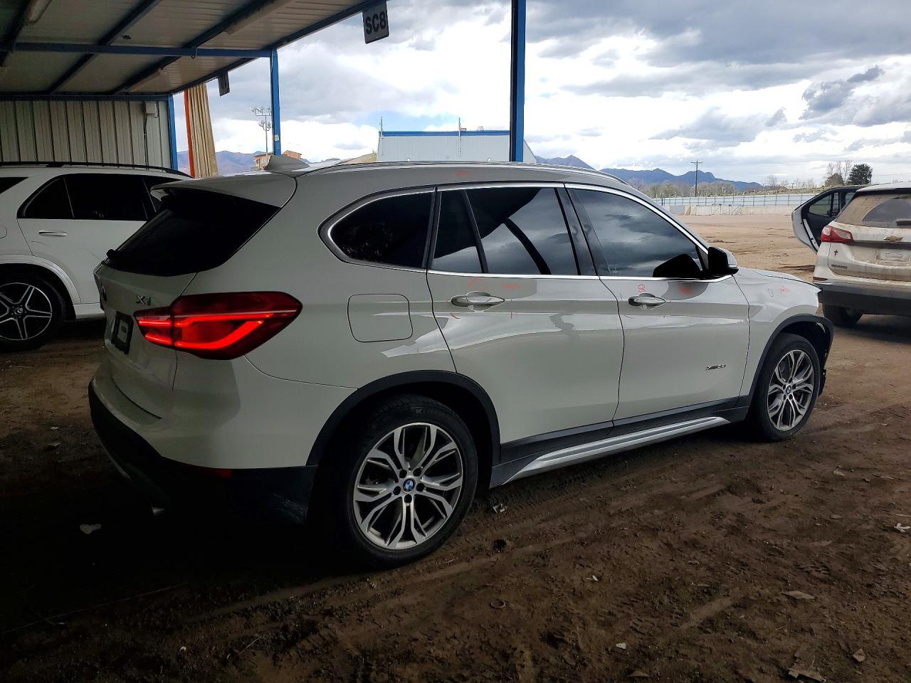 2017 BMW X1 xDrive28I - Фото 3
