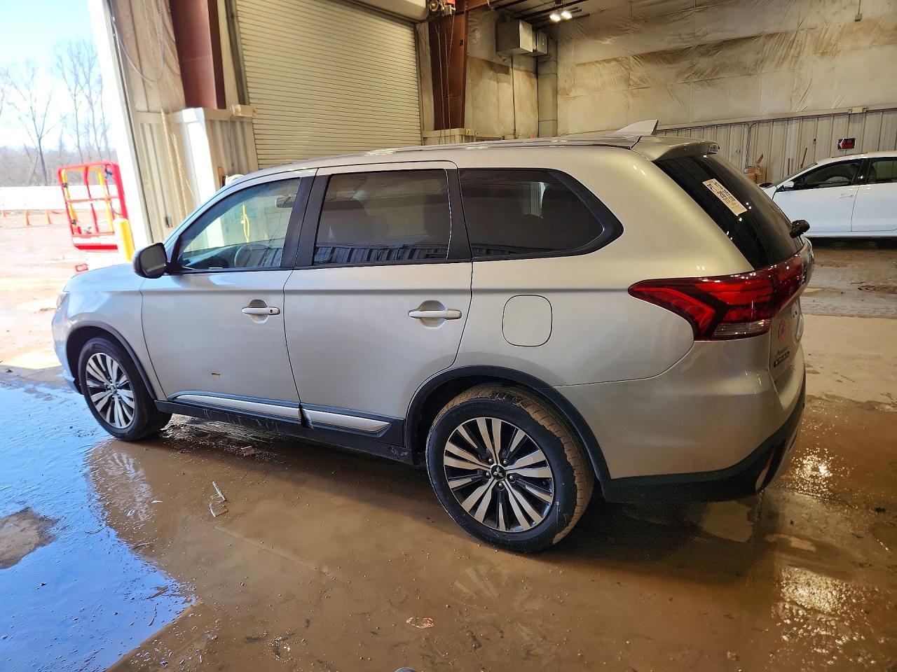 2019 Mitsubishi Outlander Es - Image 2