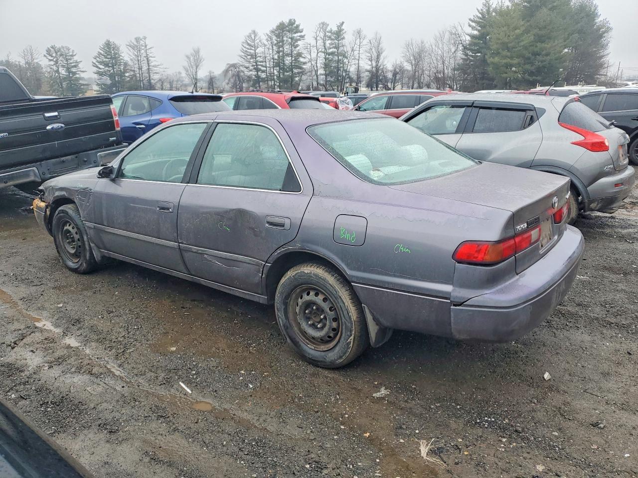 1999 Toyota Camry Le - Фото 2