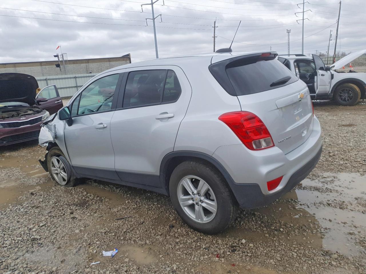 2021 Chevrolet Trax Ls - Image 2