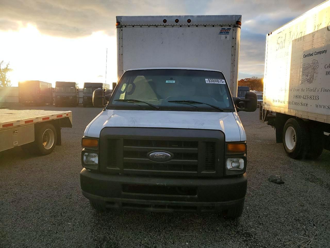 2012 Ford Econoline E450 Super Duty Cutaway Van - Image 5
