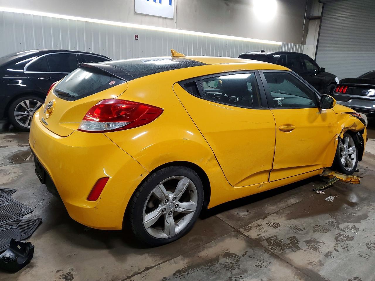 2014 Hyundai Veloster Base - Фото 3