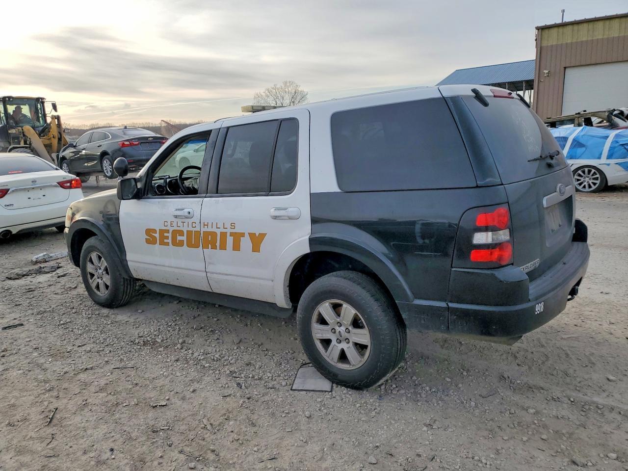 2010 Ford Explorer - Фото 2