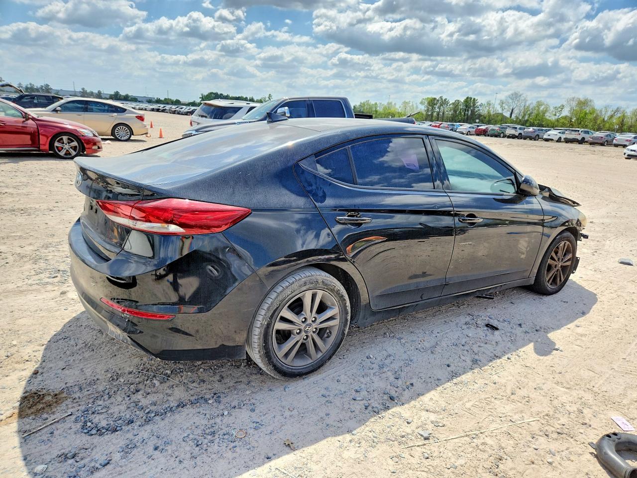 2017 Hyundai Elantra - Фото 3