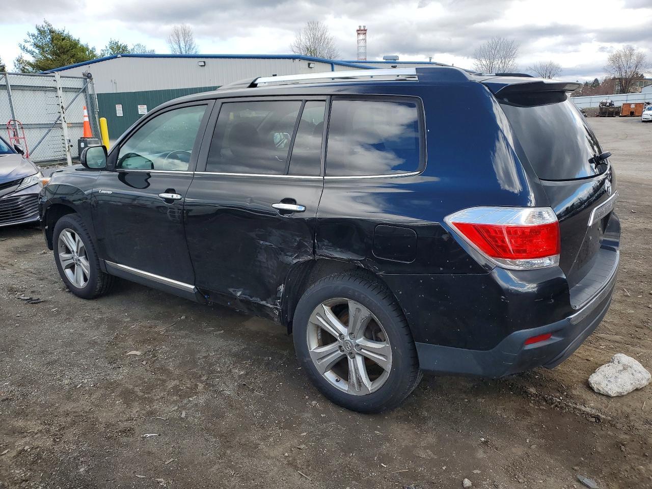 2013 Toyota Highlander Limited - Image 2