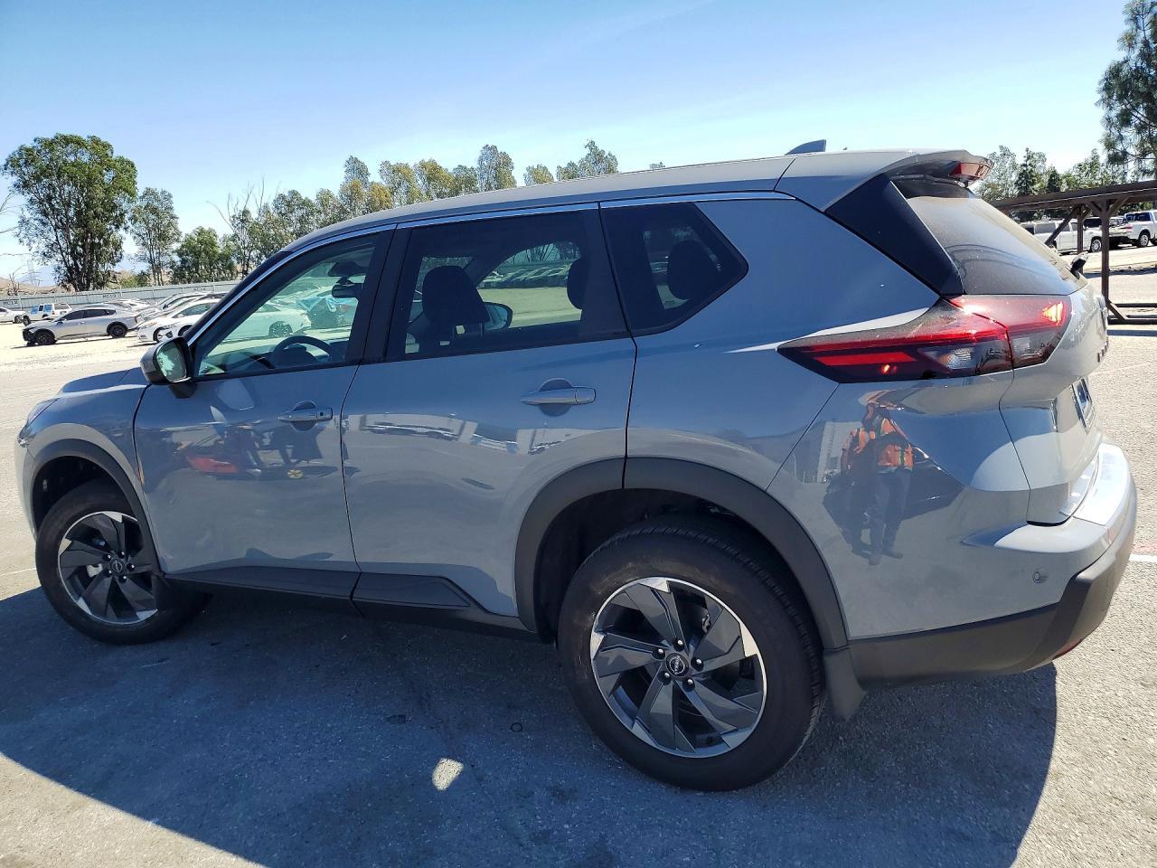 2026 Nissan Rogue Sv - Image 2