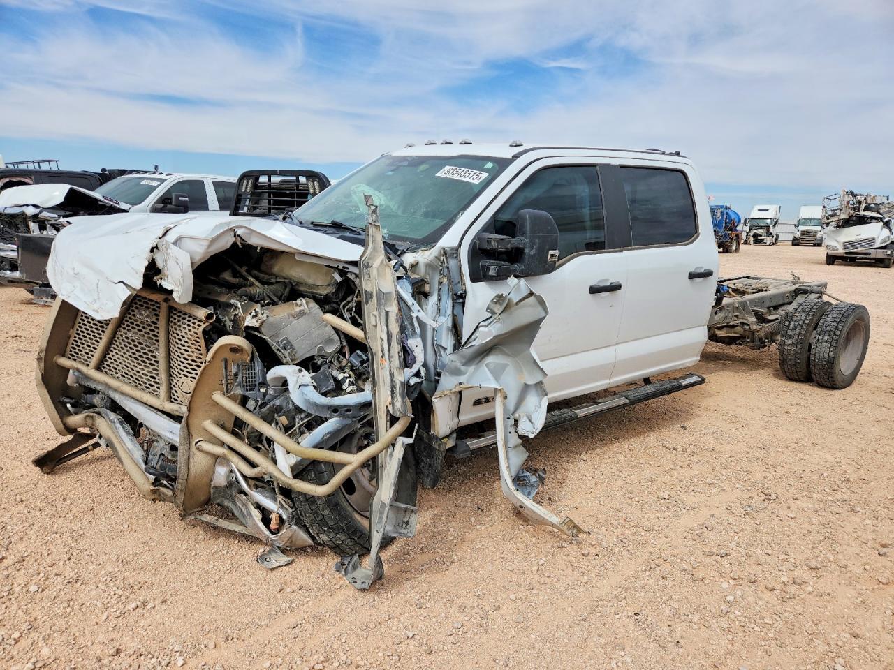 2023 Ford F550 Super Duty Truck Cab And Chassis - Фото 2