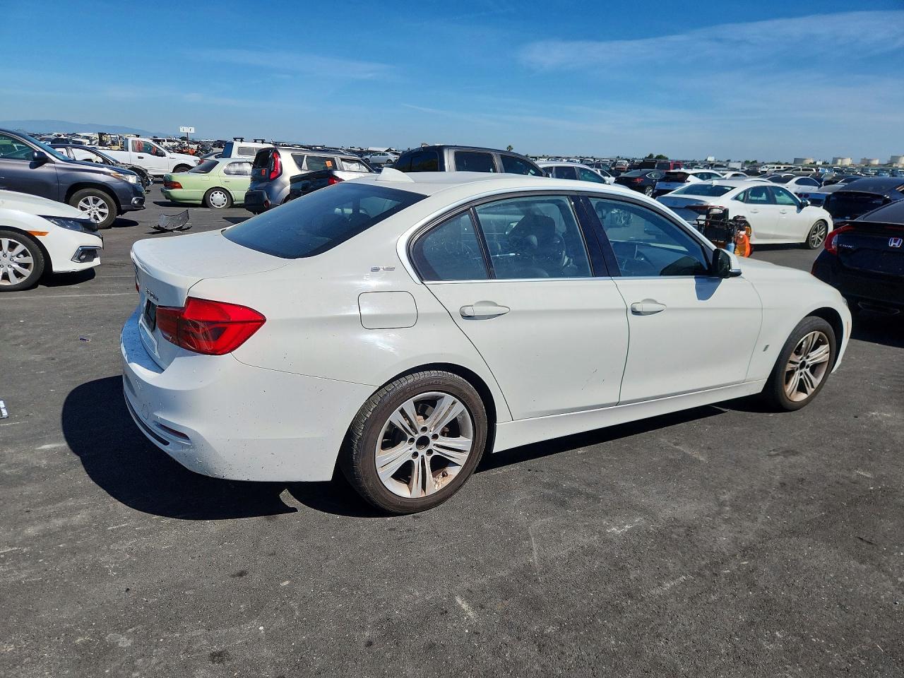 2018 BMW 330E - Image 3