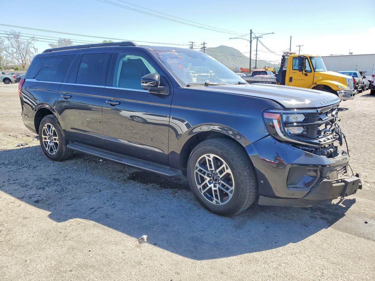 2025 Ford Expedition Max Active - Image 4