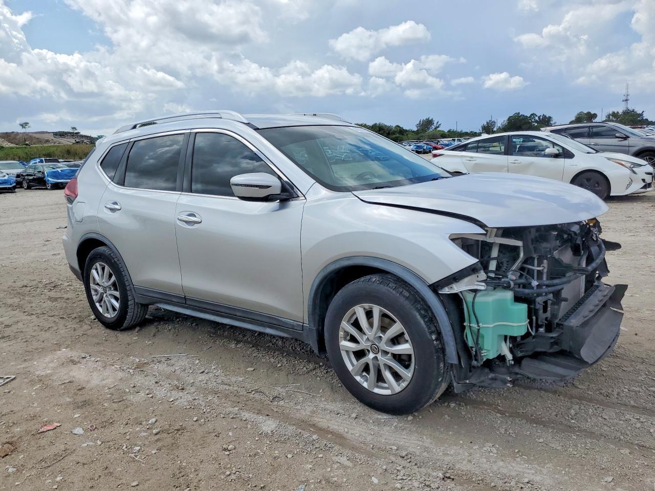 2019 Nissan Rogue S - Image 4