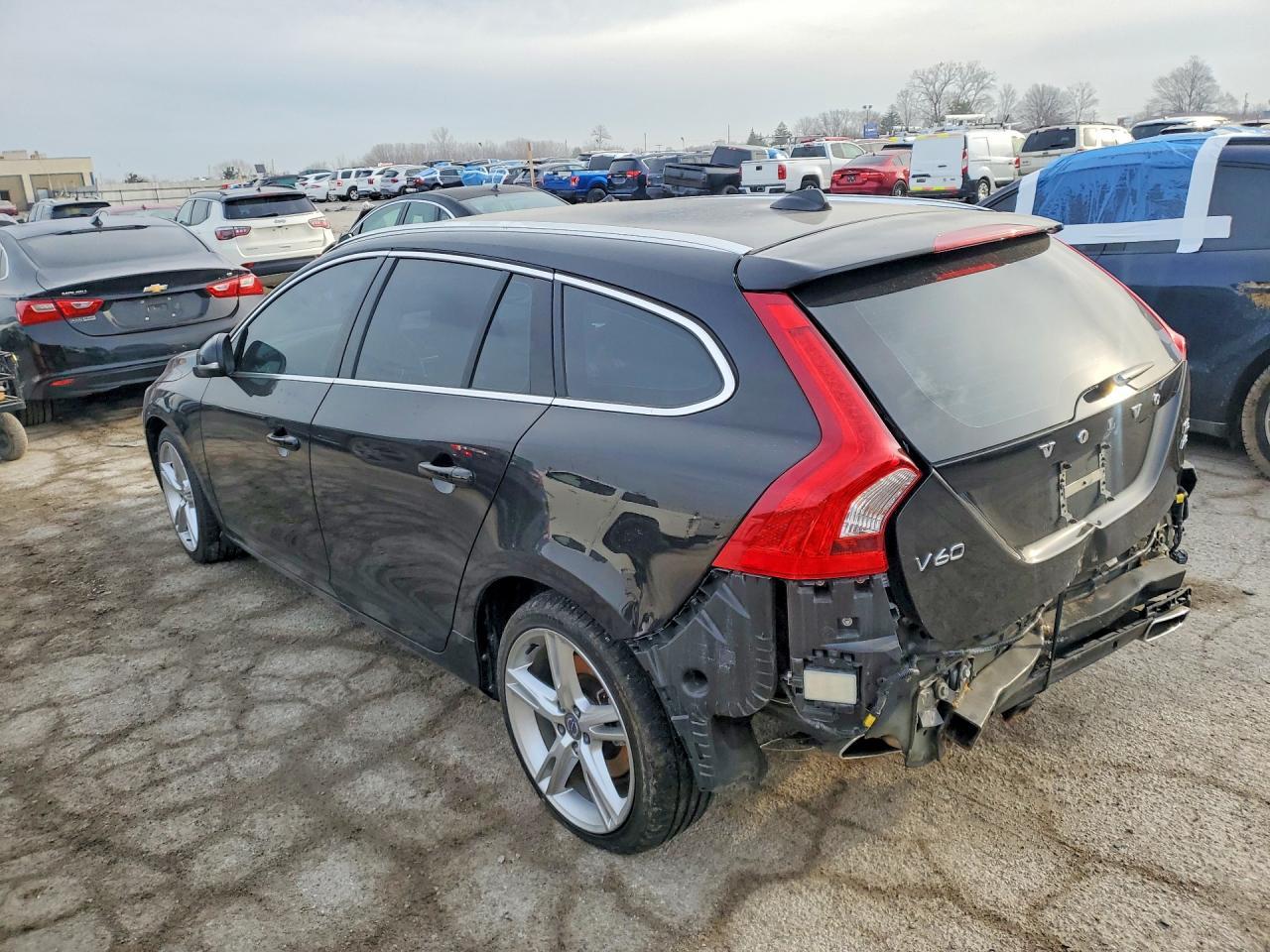 2016 Volvo V60 Platinum - Фото 2