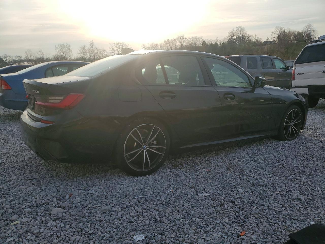 2021 BMW 330I - Фото 3
