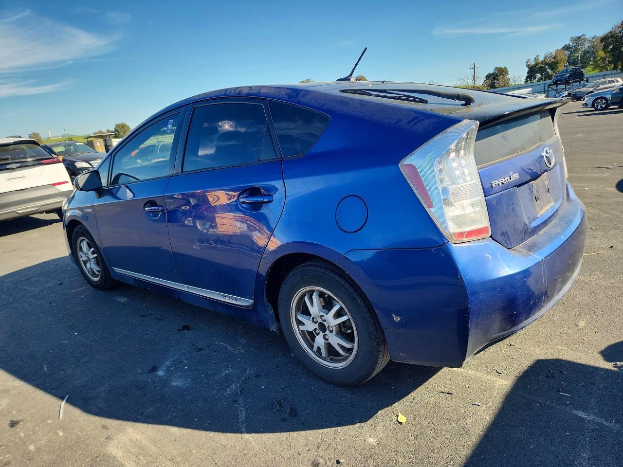 2011 Toyota Prius Three - Image 2