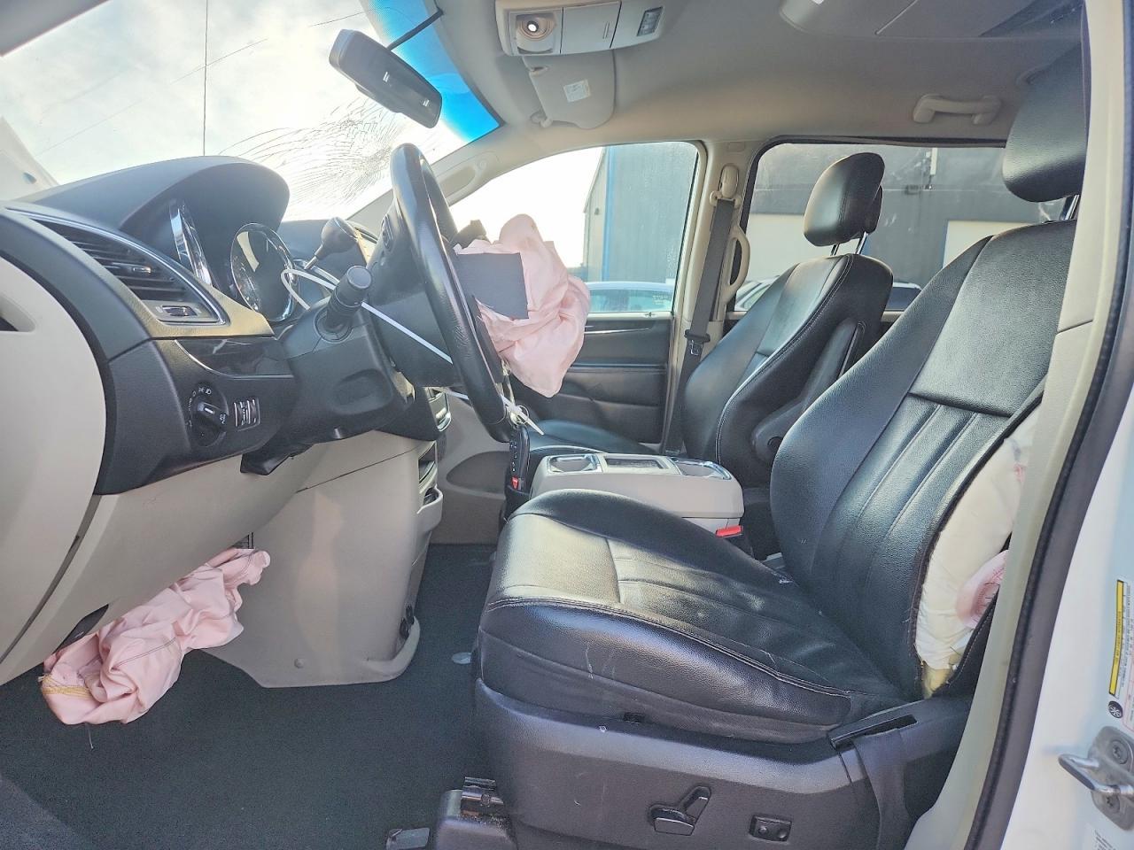 2014 Chrysler Town & Country Touring - Фото 7
