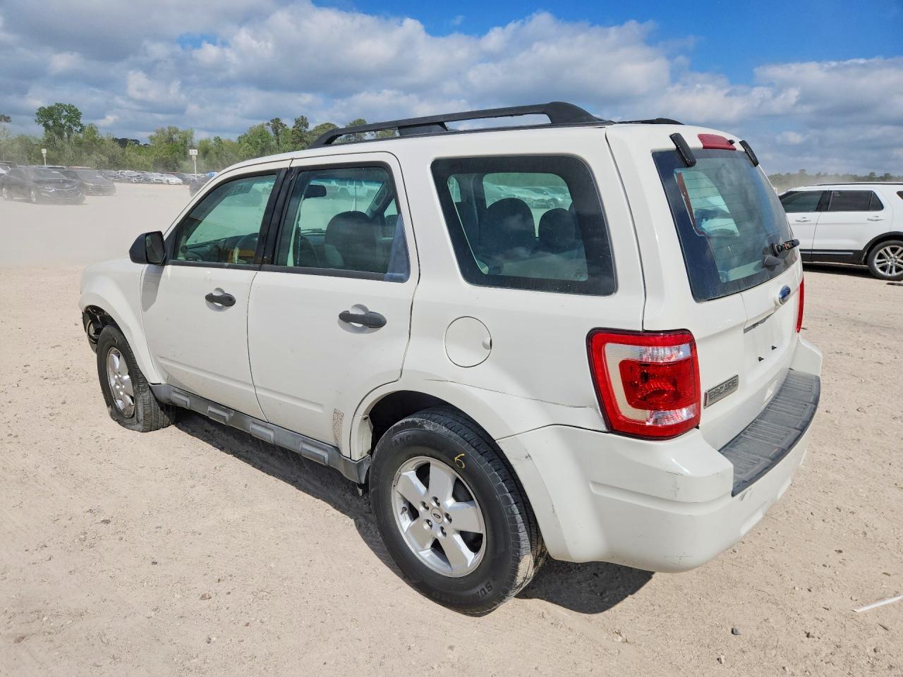 2012 Ford Escape Xls - Фото 2