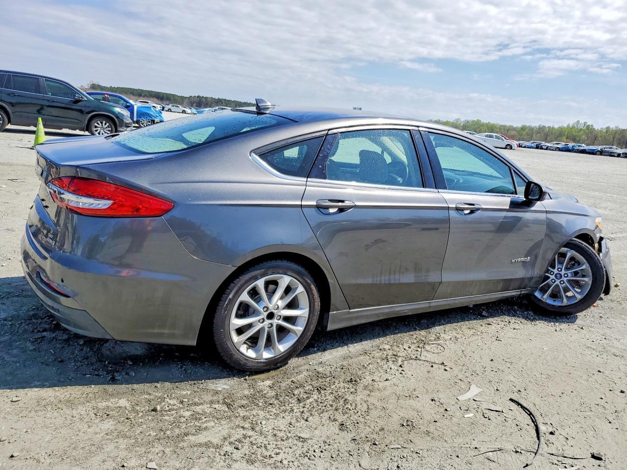 2019 Ford Fusion Se - Фото 3